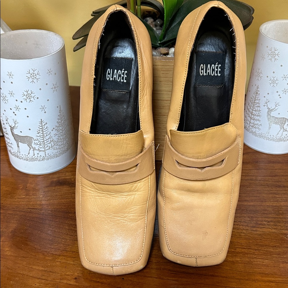 Glacée Women’s Tan Vintage 90’s Leather Size 8 SLip on Loafers